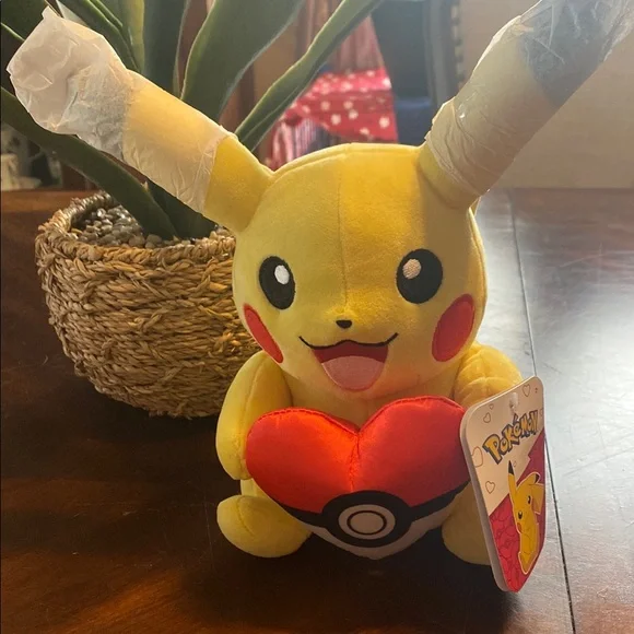 Pokemon Pikachu Yellow Plush with Heart - Picture 10 of 10